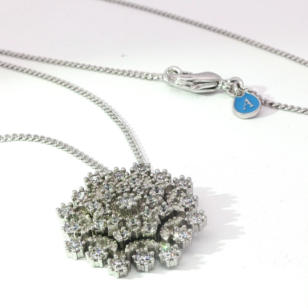 FLAKE CRYSTAL NECKLACE
