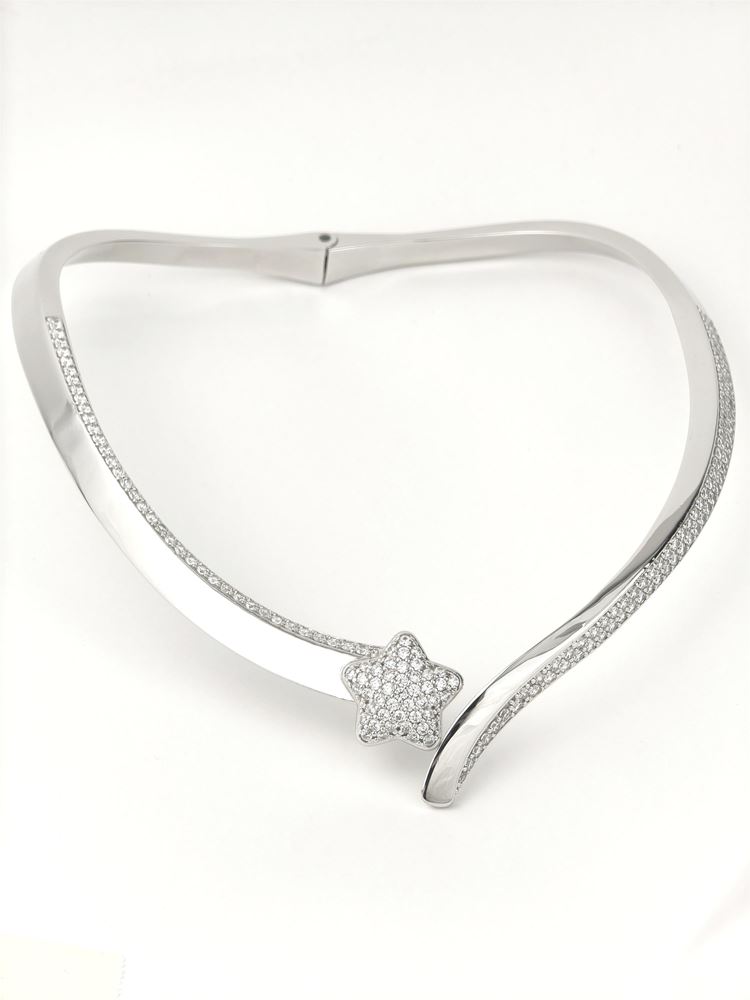 COMETA CRYSTAL STONES STIFFER NECKLACE