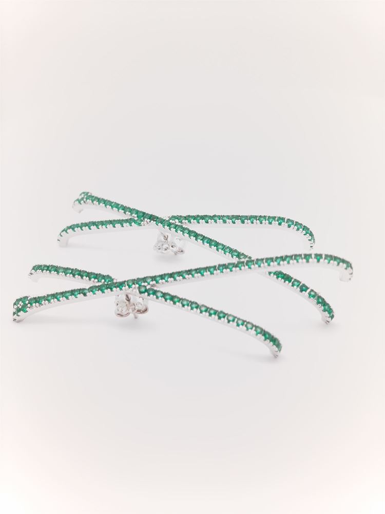 CROSS GREEN STONES CENTRAL PIN EARRINGS